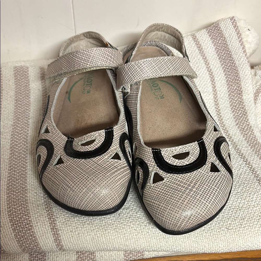 Naot Black and Cream Flats with Abstract Pattern